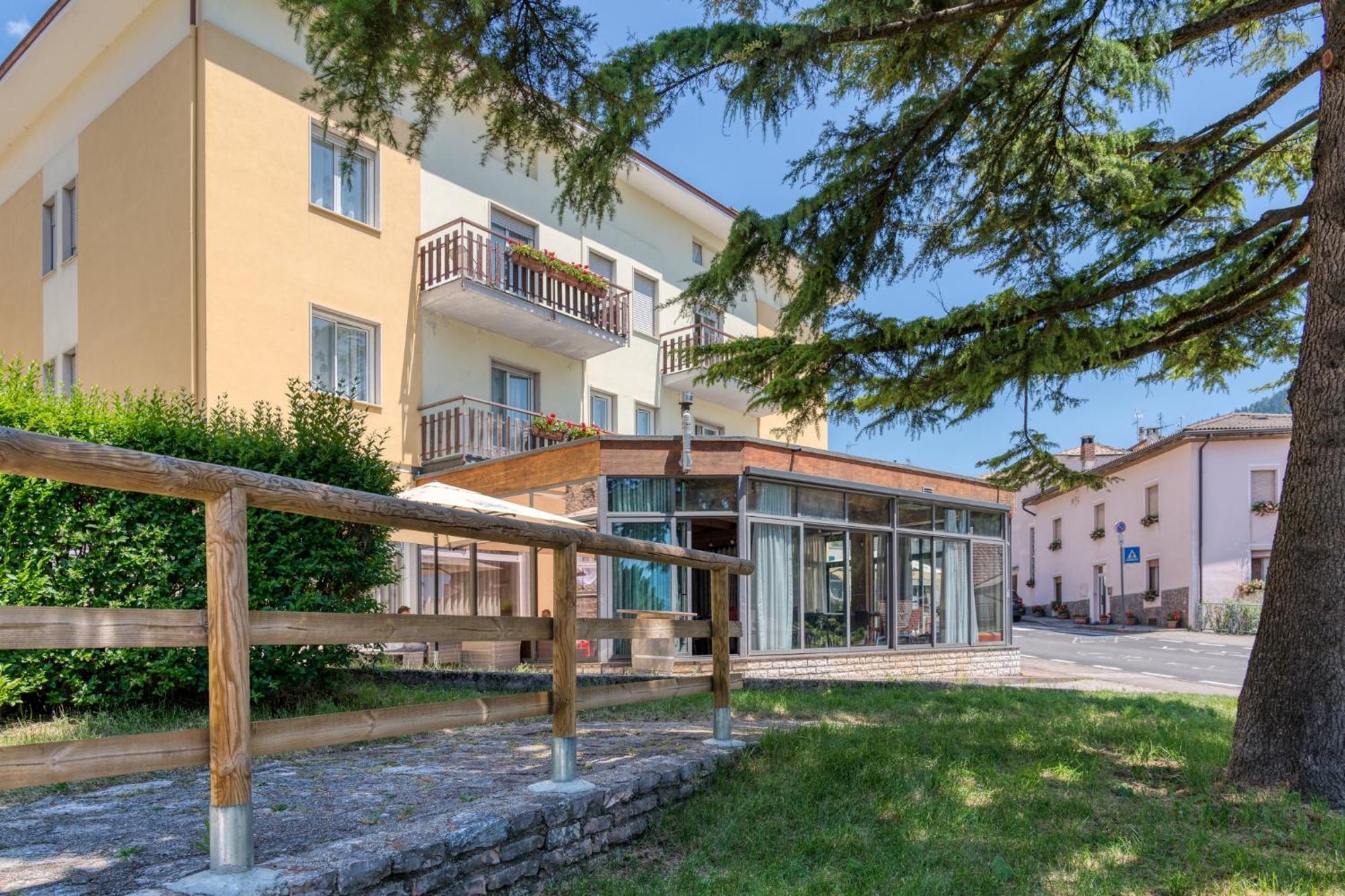 Hotel Martinelli Ronzo-Chienis Esterno foto