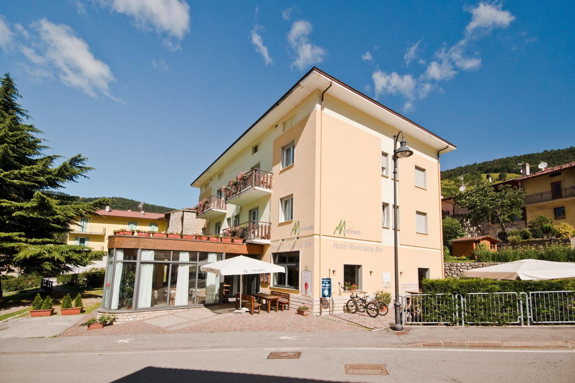 Hotel Martinelli Ronzo-Chienis Esterno foto