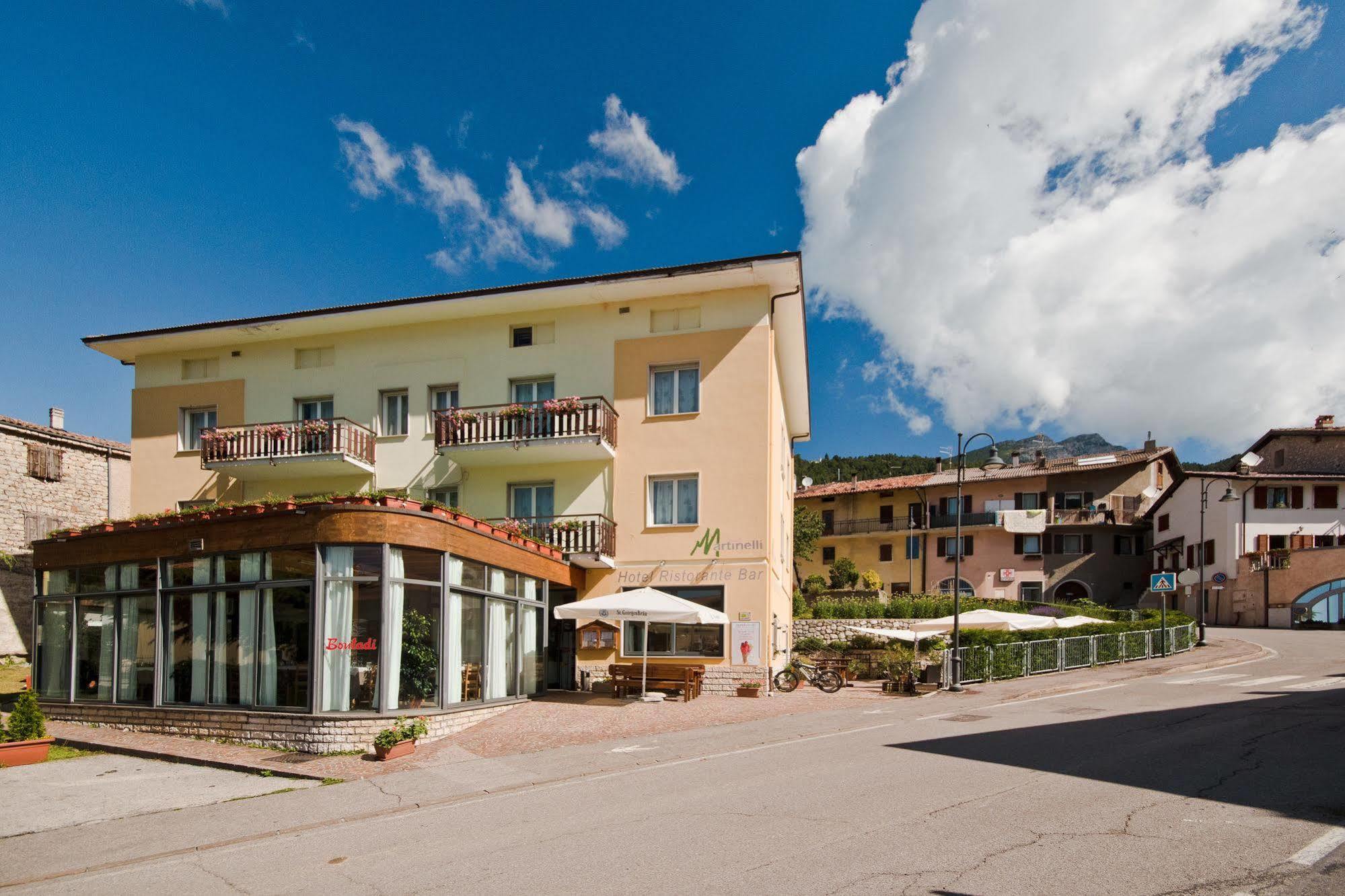 Hotel Martinelli Ronzo-Chienis Esterno foto