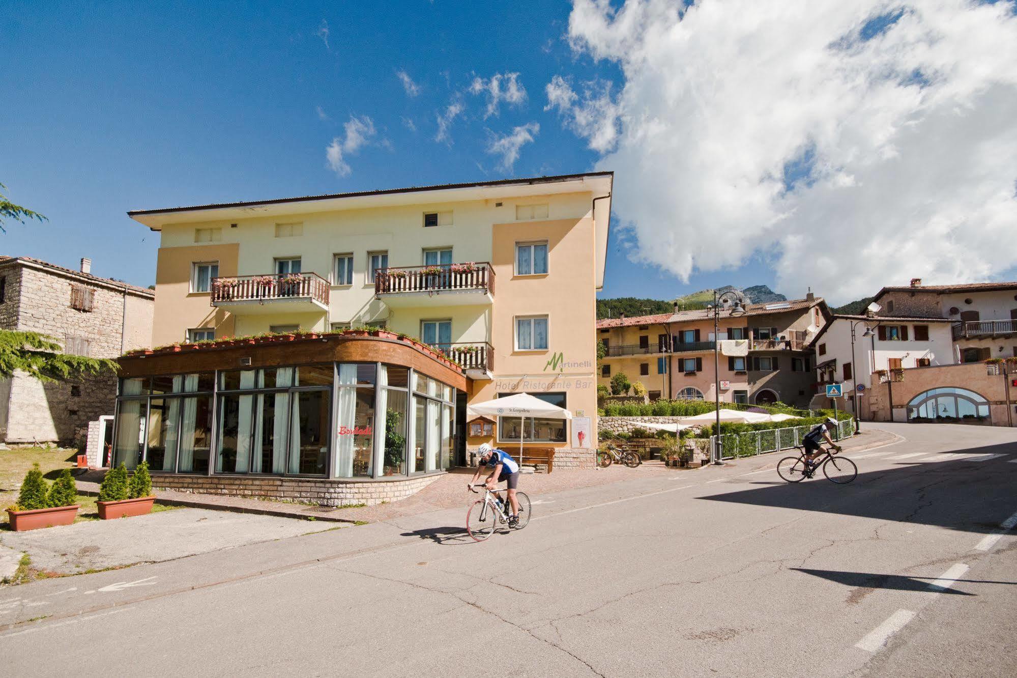 Hotel Martinelli Ronzo-Chienis Esterno foto