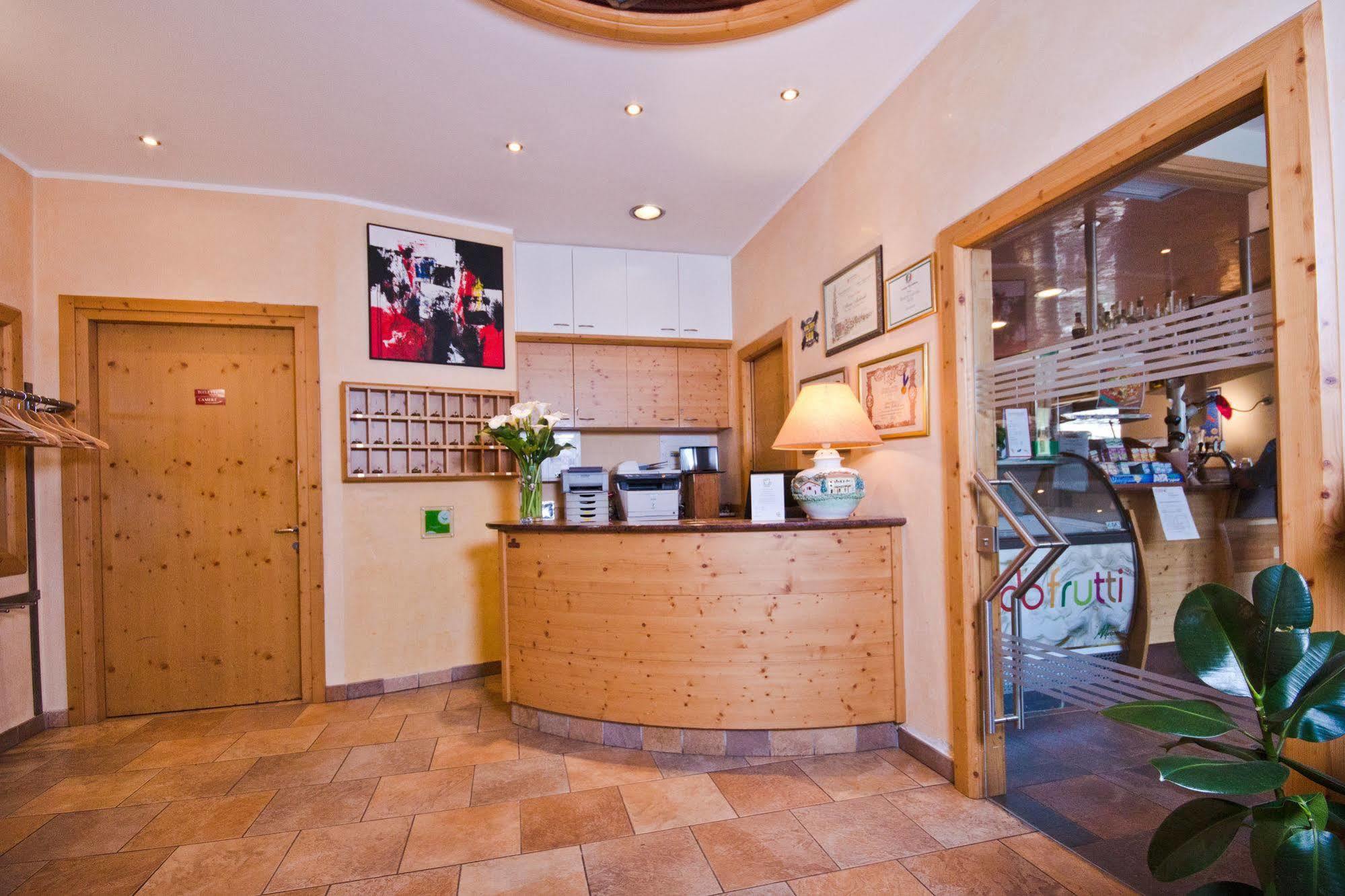Hotel Martinelli Ronzo-Chienis Esterno foto